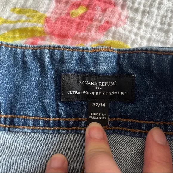 Banana Republic Ultra High-Rise Straight Leg Jeans - Picture 4 of 6